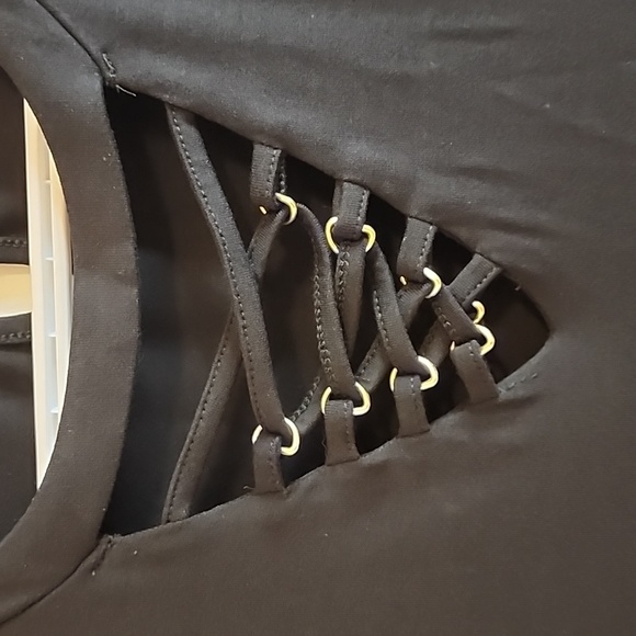 Black dress with corset style v neck - Picture 3 of 3